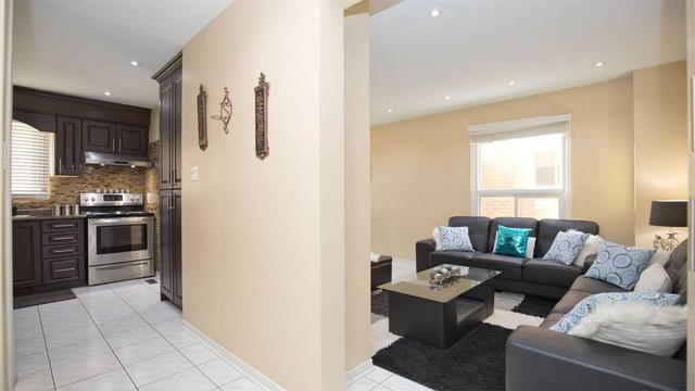 68 Atkins Circ, House detached with 3 bedrooms, 4 bathrooms and 3 parking in Brampton ON | Image 2