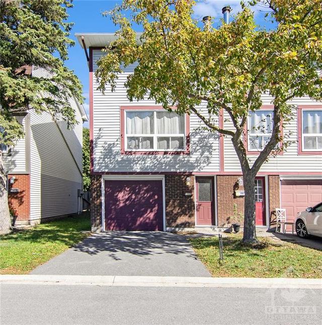 1965 Greenway Park Lane, Townhouse with 3 bedrooms, 2 bathrooms and 2 parking in Ottawa ON | Card Image