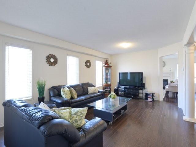 747 Miller Park Ave, House detached with 4 bedrooms, 3 bathrooms and 3 parking in Bradford West Gwillimbury ON | Image 5