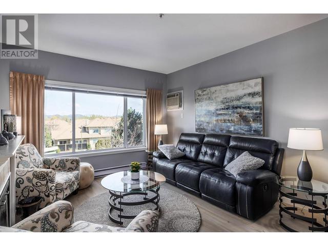 302 - 688 Lequime Road, Condo with 2 bedrooms, 2 bathrooms and null parking in Kelowna BC | Image 3