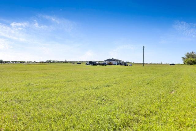260029 Range Road 251, House detached with 3 bedrooms, 2 bathrooms and 10 parking in Wheatland County AB | Image 10
