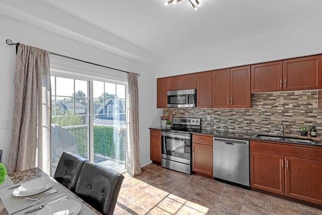 13 - 337 Beach Blvd, Townhouse with 3 bedrooms, 3 bathrooms and 2 parking in Hamilton ON | Image 2
