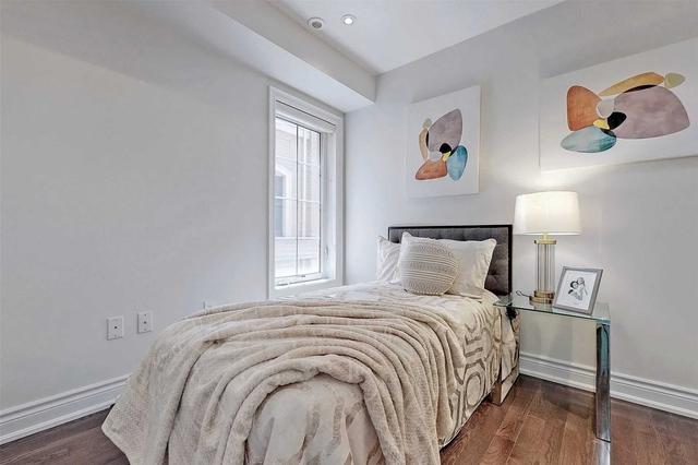 35 Hargrave Lane, Townhouse with 3 bedrooms, 3 bathrooms and 1 parking in Toronto ON | Image 5