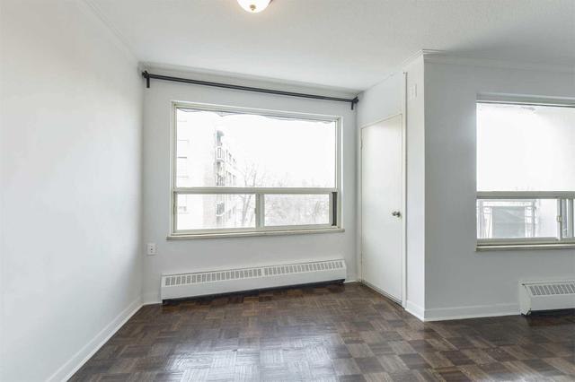 608 - 28 Riverwood Pkwy, Condo with 2 bedrooms, 1 bathrooms and 1 parking in Toronto ON | Image 6