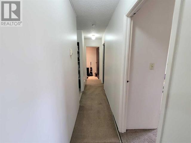 Hallway to Living area | Image 14