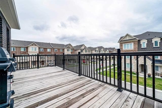 364 Sixteen Mile Dr, House attached with 3 bedrooms, 3 bathrooms and 2 parking in Oakville ON | Image 11