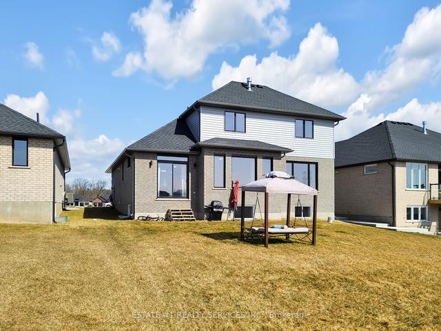 2047 Lockwood Cres, House detached with 4 bedrooms, 3 bathrooms and 4 parking in Strathroy Caradoc ON | Image 32