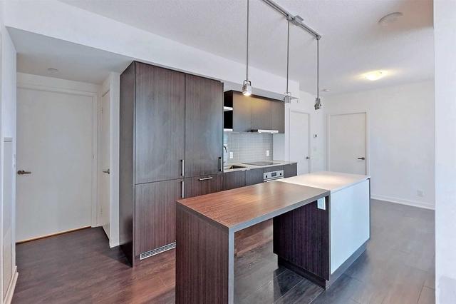 2110 - 100 Harbour St, Condo with 3 bedrooms, 2 bathrooms and 0 parking in Toronto ON | Image 17