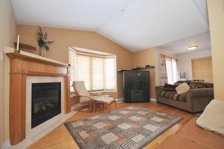 8 Terrastone Crt, House detached with 3 bedrooms, 4 bathrooms and 3 parking in Caledon ON | Image 3