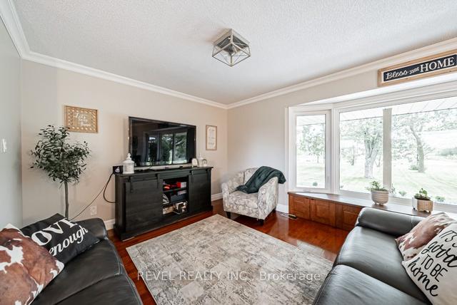 4487 Henderson Rd, House detached with 3 bedrooms, 3 bathrooms and 12 parking in Milton ON | Image 2