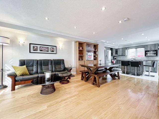 706 Queens Plate Dr, House attached with 3 bedrooms, 4 bathrooms and 2 parking in Toronto ON | Image 14