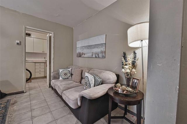 701 - 9 Four Winds Dr, Condo with 2 bedrooms, 1 bathrooms and 1 parking in Toronto ON | Image 7