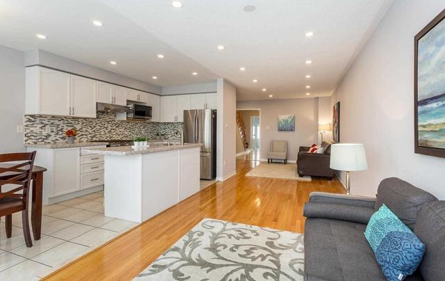 527 Rossellini Dr, House semidetached with 4 bedrooms, 4 bathrooms and 2 parking in Mississauga ON | Image 8