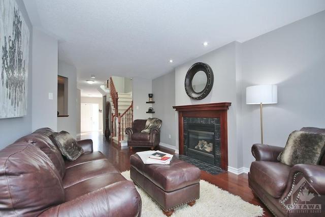 403 Cache Bay Crescent, Home with 3 bedrooms, 3 bathrooms and 2 parking in Ottawa ON | Image 9