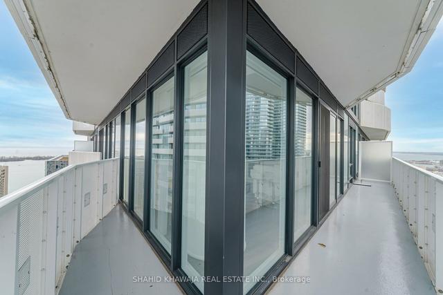 4304 - 100 Harbour St, Condo with 2 bedrooms, 2 bathrooms and 1 parking in Toronto ON | Image 17