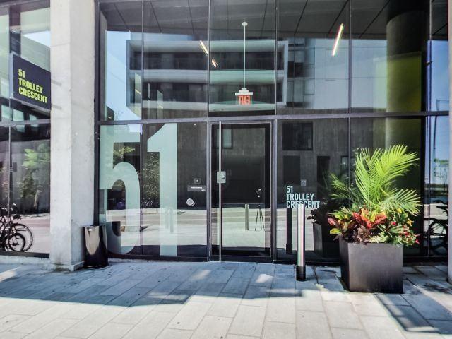724 - 51 Trolley Cres, Condo with 1 bedrooms, 1 bathrooms and null parking in Toronto ON | Image 2