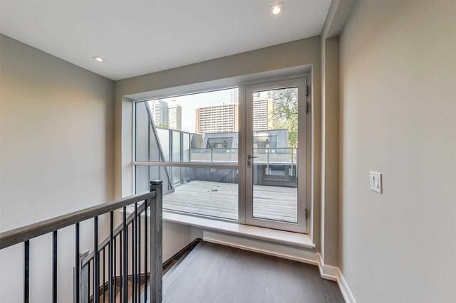th6 - 33 Dundonald St, Townhouse with 3 bedrooms, 2 bathrooms and 1 parking in Toronto ON | Image 10