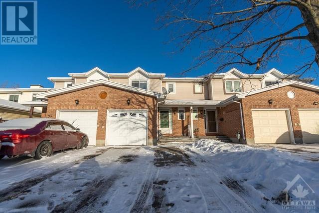 91 Burlington Crescent, Townhouse with 3 bedrooms, 4 bathrooms and 3 parking in Ottawa ON | Image 2