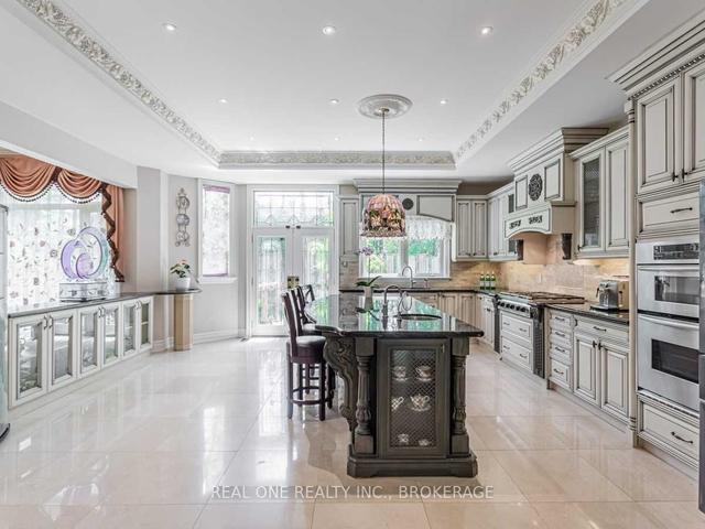 15 Royal Oak Dr, House detached with 5 bedrooms, 7 bathrooms and 10 parking in Toronto ON | Image 5