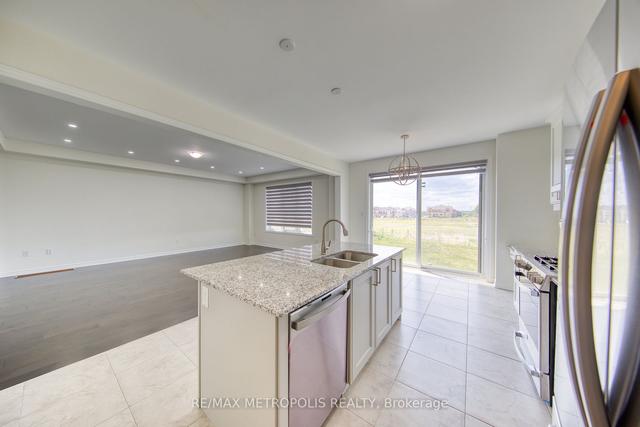 75 Barkerville Dr, House detached with 4 bedrooms, 4 bathrooms and 5 parking in Whitby ON | Image 4