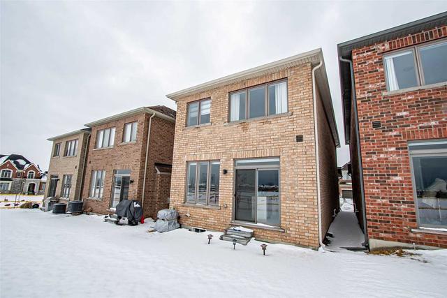29 Christine Elliott Ave, House detached with 4 bedrooms, 3 bathrooms and 2 parking in Whitby ON | Image 11