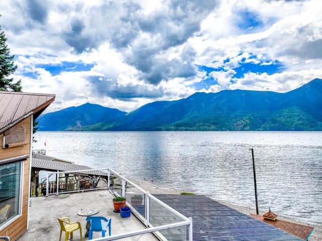 12337 Highway 3a, House detached with 4 bedrooms, 3 bathrooms and null parking in Central Kootenay A BC | Image 4