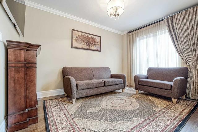 94 Collin Crt, House attached with 3 bedrooms, 3 bathrooms and 3 parking in Richmond Hill ON | Image 7