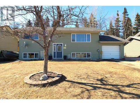 211 Crysdale Drive, House detached with 4 bedrooms, 2 bathrooms and null parking in Mackenzie BC | Card Image