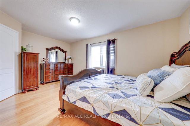 62 Alfonso Cres, House semidetached with 3 bedrooms, 4 bathrooms and 4 parking in Brampton ON | Image 8