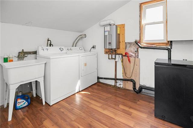 19 East 33rd Street, House detached with 2 bedrooms, 1 bathrooms and 3 parking in Hamilton ON | Image 16