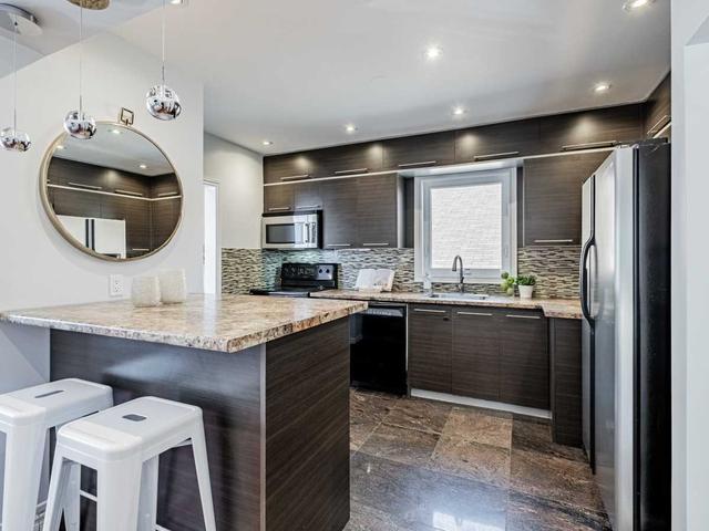 1071 Islington Ave, House detached with 3 bedrooms, 3 bathrooms and 3 parking in Toronto ON | Image 2