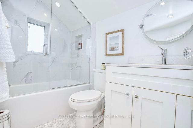 28 Sixth St, House detached with 3 bedrooms, 1 bathrooms and 1 parking in Toronto ON | Image 15