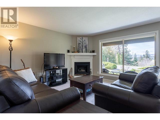 2220 Golf Course Drive, House attached with 2 bedrooms, 2 bathrooms and 2 parking in West Kelowna BC | Image 4