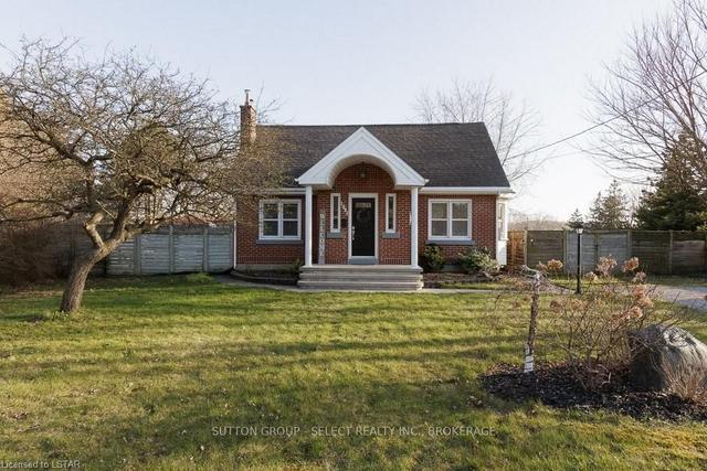 1081 Hamilton Rd, House detached with 2 bedrooms, 2 bathrooms and 4 parking in London ON | Image 12