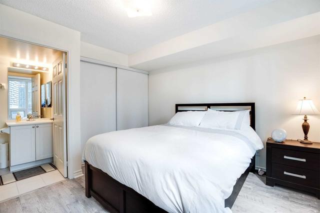 1207 - 25 Lower Simcoe St, Condo with 2 bedrooms, 2 bathrooms and 1 parking in Toronto ON | Image 5