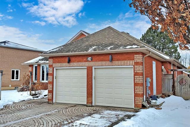 24 Bayswater Ave, House detached with 3 bedrooms, 3 bathrooms and 7 parking in Richmond Hill ON | Card Image