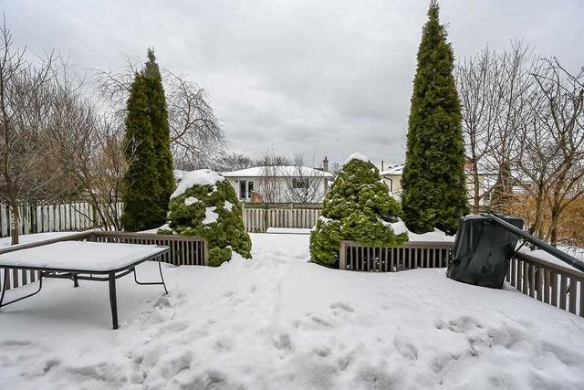 532 Richardson Crt, House detached with 4 bedrooms, 2 bathrooms and 3 parking in Burlington ON | Image 18
