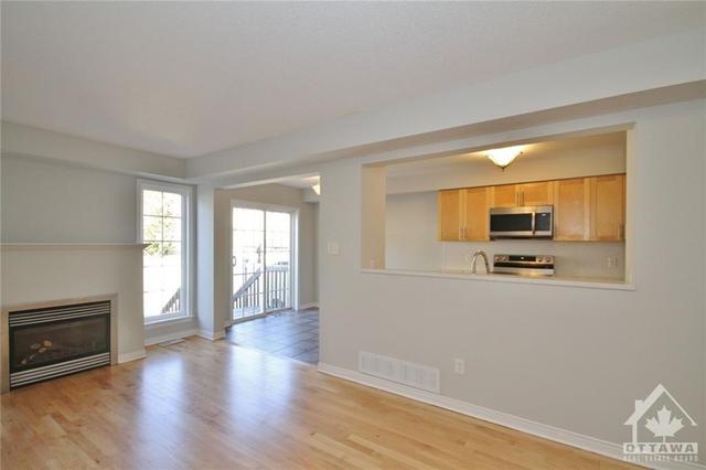 211 Idlewild Private, Townhouse with 3 bedrooms, 3 bathrooms and 2 parking in Ottawa ON | Image 7