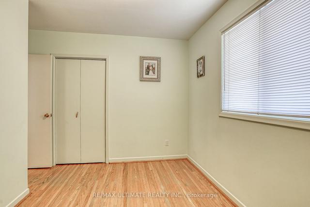 19 Manorglen Cres, House detached with 3 bedrooms, 2 bathrooms and 3 parking in Toronto ON | Image 10