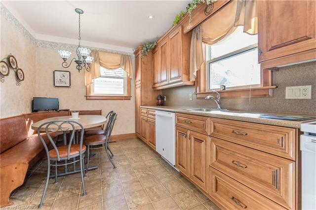 330 Queen Street W, House detached with 4 bedrooms, 1 bathrooms and null parking in Wellington North ON | Image 8