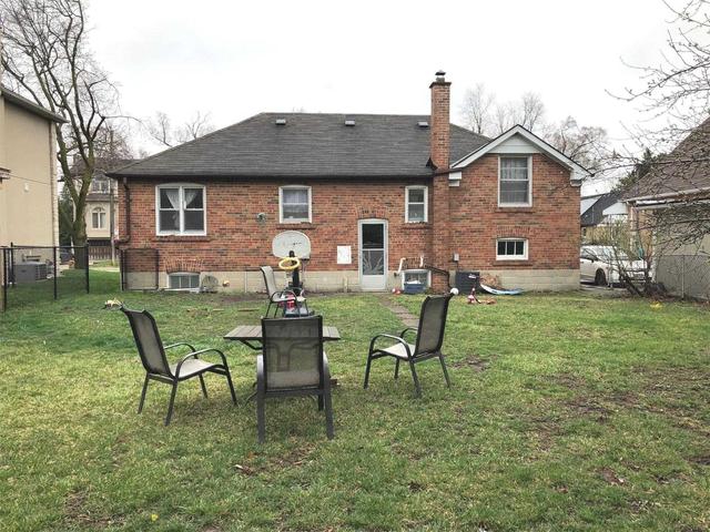 190 Poyntz Ave, House detached with 3 bedrooms, 1 bathrooms and 3 parking in Toronto ON | Image 6