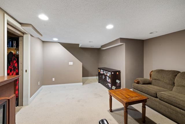 52 Shawbrooke Court Sw, Home with 3 bedrooms, 1 bathrooms and 2 parking in Calgary AB | Image 19