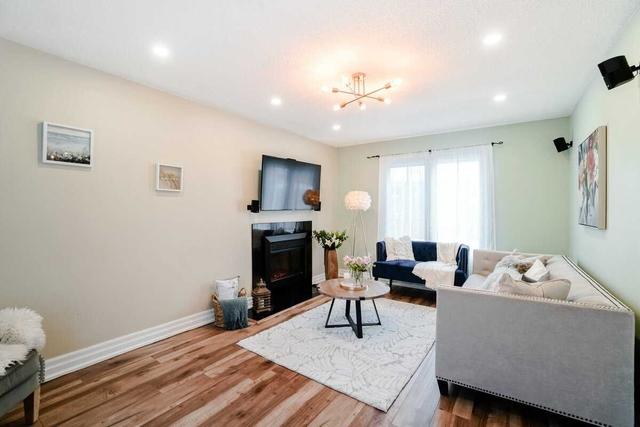 2 Cantrill Crt, House detached with 3 bedrooms, 3 bathrooms and 5 parking in Brampton ON | Image 3