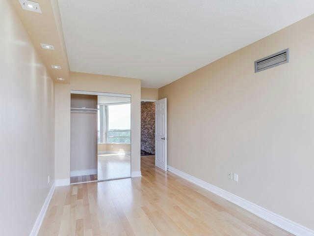 1001 - 75 King St E, Condo with 2 bedrooms, 2 bathrooms and 1 parking in Mississauga ON | Image 16