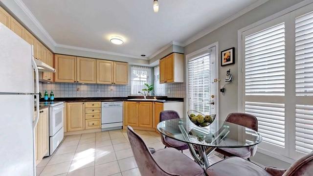 61 Saxony Dr, House detached with 4 bedrooms, 3 bathrooms and 3 parking in Markham ON | Image 6