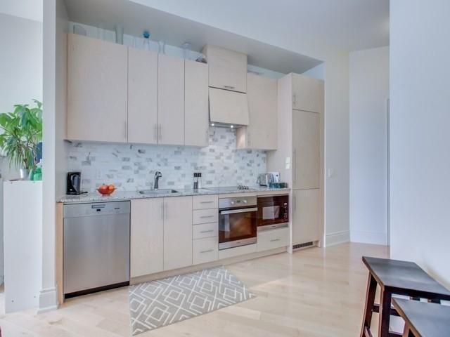 1001 - 23 Glebe Rd W, Condo with 1 bedrooms, 2 bathrooms and 1 parking in Toronto ON | Image 5