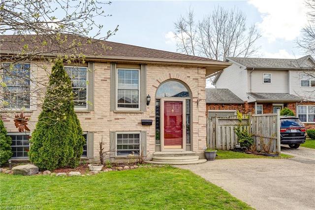29 Julia Court, House semidetached with 4 bedrooms, 2 bathrooms and null parking in London ON | Image 2
