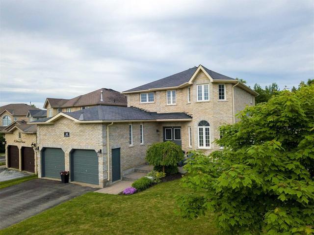 40 Silvercreek Cres, House detached with 3 bedrooms, 3 bathrooms and 2 parking in Barrie ON | Image 2
