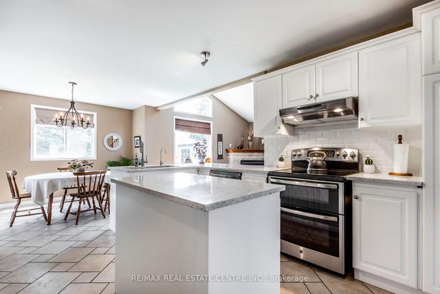 27 Carlos Crt, House detached with 3 bedrooms, 3 bathrooms and 5 parking in Cambridge ON | Image 14