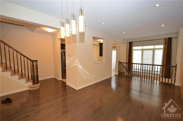 704 Treadway Private, Townhouse with 3 bedrooms, 3 bathrooms and 2 parking in Ottawa ON | Image 4